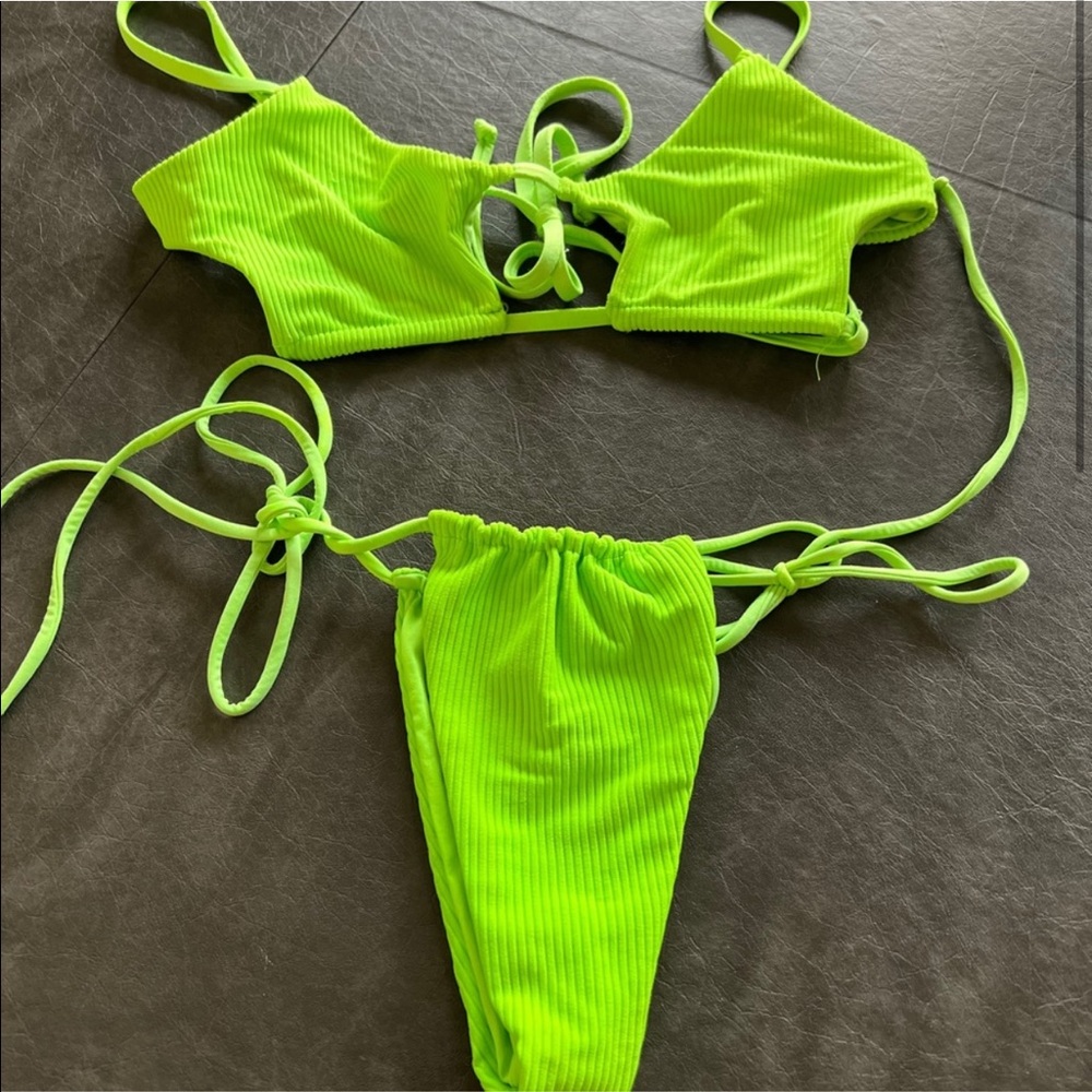 Frankie’s Bikinis Willa & Tia Neon Green Set - Picture 4 of 6